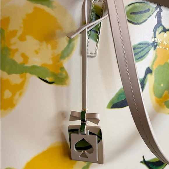 Kate Spade New York all day lemon toss tote -Rare. - Picture 6 of 12